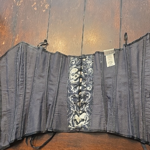 Shirley of Hollywood Black and White Skull Corset - Picture 3 of 5